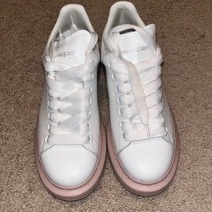 Alexander McQueen Oversized sneaker in cream with blush sole size 36 1/2.